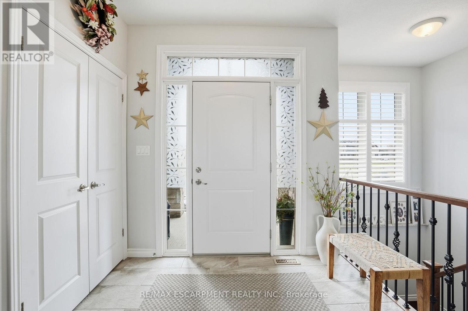 6 Macneil Court, Brant, Ontario  N3S 0G3 - Photo 6 - X12696354