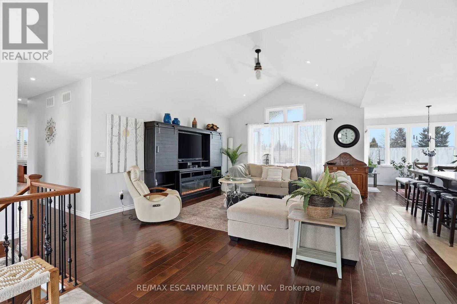 6 Macneil Court, Brant, Ontario  N3S 0G3 - Photo 7 - X12696354