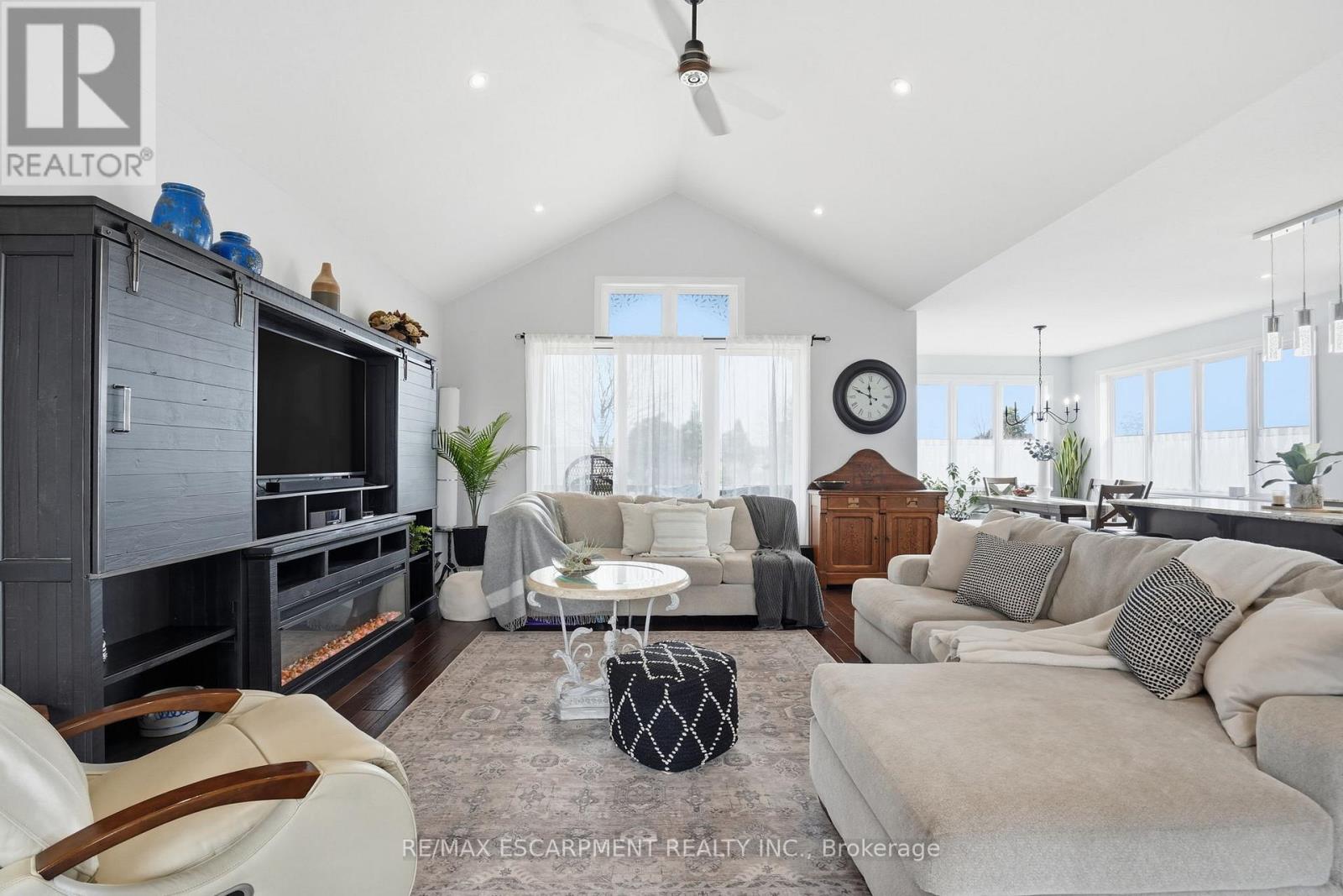 6 Macneil Court, Brant, Ontario  N3S 0G3 - Photo 8 - X12696354