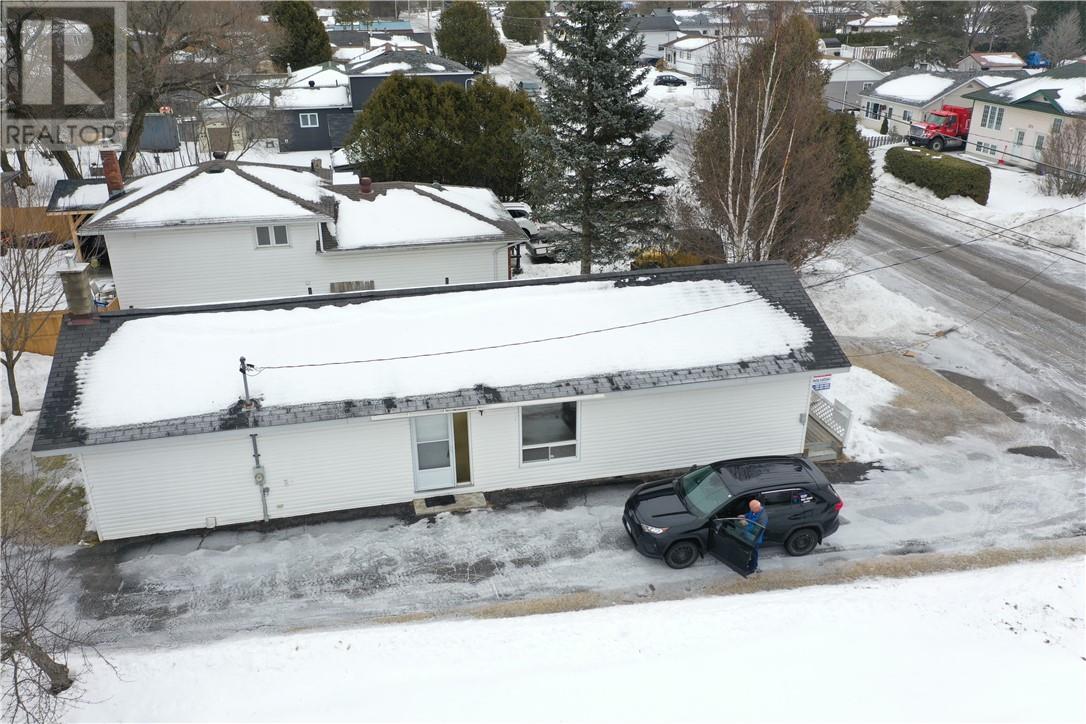 282 Adelaide, Espanola, Ontario  P5E 1H3 - Photo 2 - 2126052