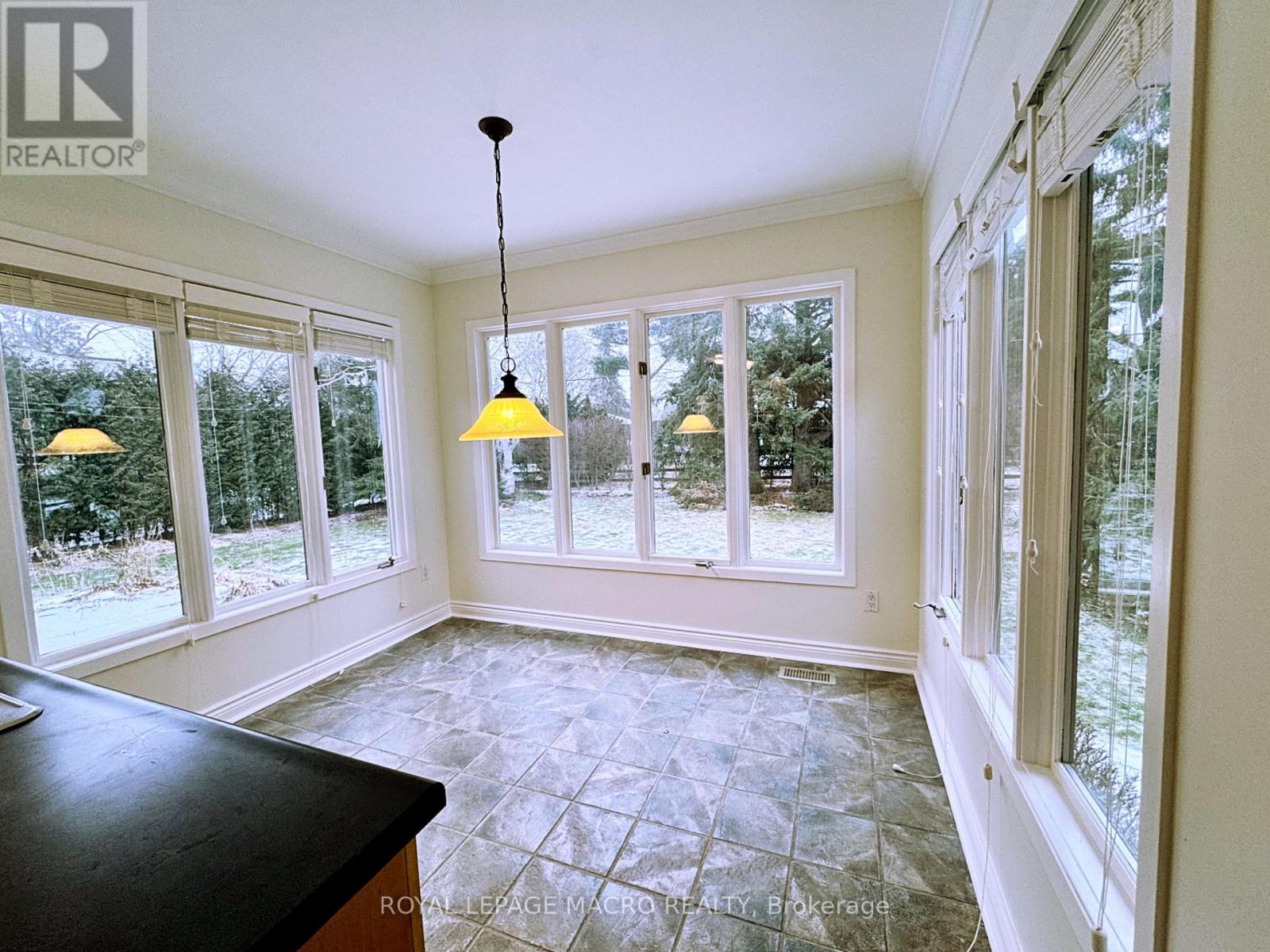 646 Iroquois Avenue, Hamilton, Ontario  L9G 3B4 - Photo 5 - X12671618