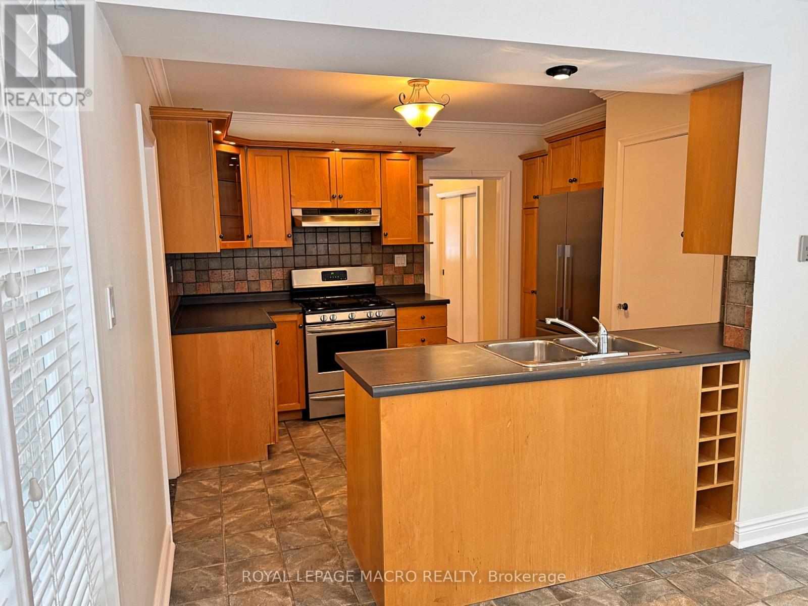 646 Iroquois Avenue, Hamilton, Ontario  L9G 3B4 - Photo 6 - X12671618