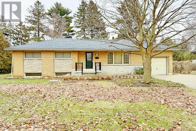 646 Iroquois Avenue, Hamilton, Ontario  L9G 3B4 - Photo 1 - X12671618