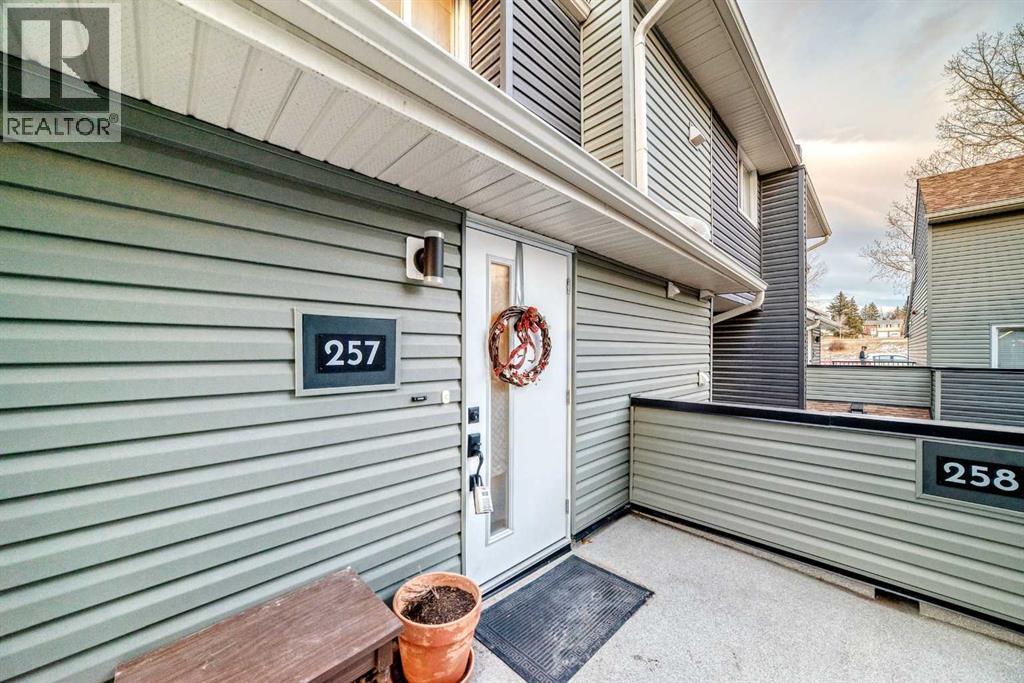 257, 66 Glamis Green Sw, Calgary, Alberta  T3E 6V1 - Photo 4 - A2277972