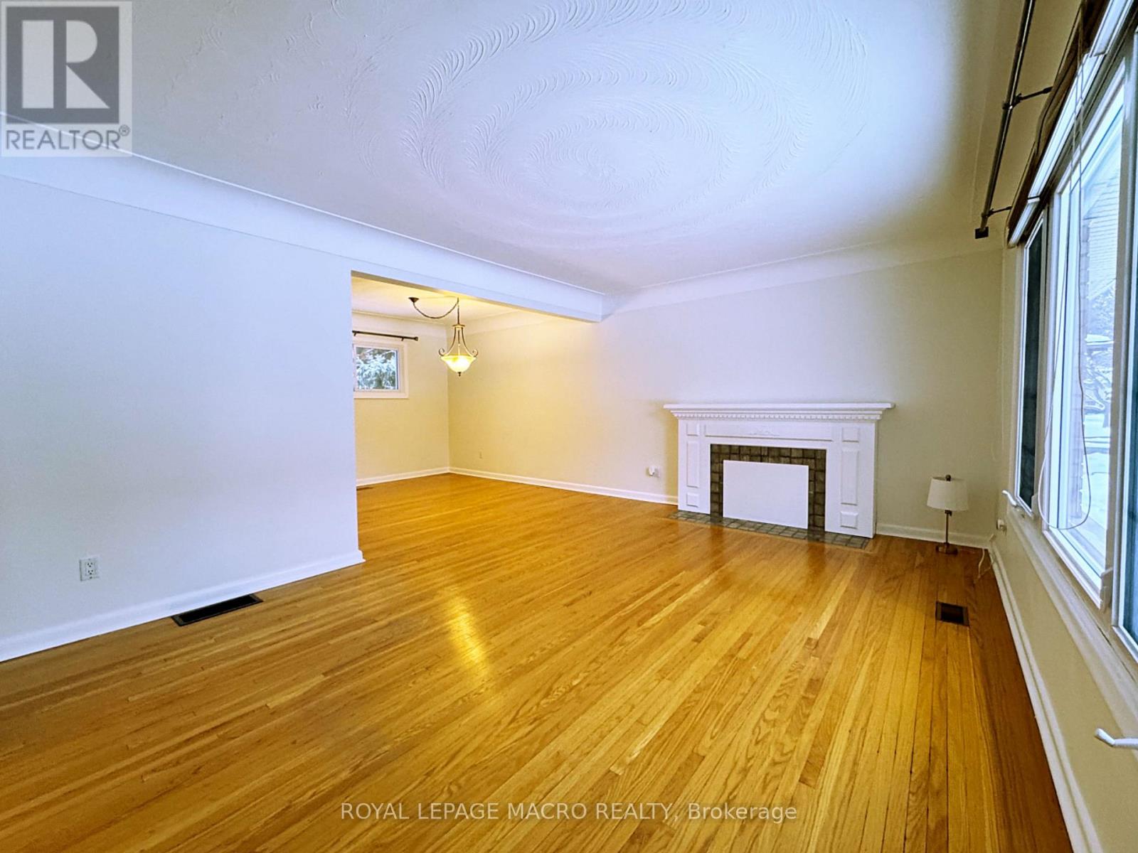 646 Iroquois Avenue, Hamilton, Ontario  L9G 3B4 - Photo 11 - X12671618