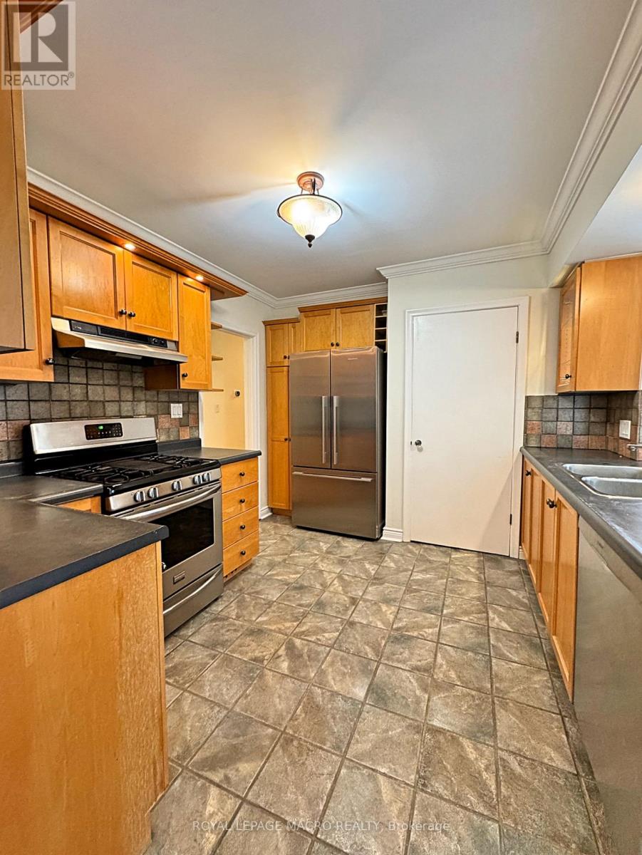 646 Iroquois Avenue, Hamilton, Ontario  L9G 3B4 - Photo 8 - X12671618