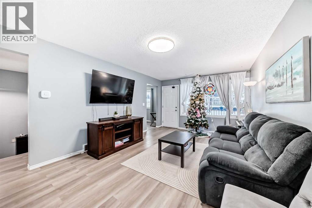 791 Penbrooke Road Se, Calgary, Alberta  T2A 3T4 - Photo 3 - A2276172