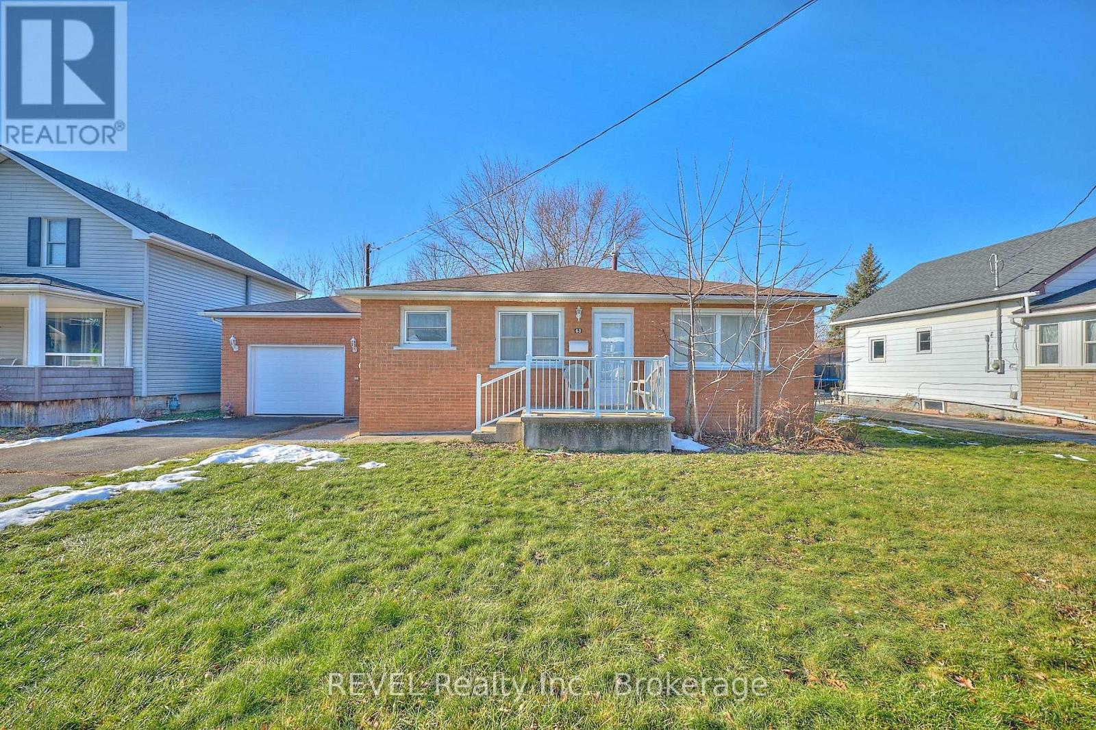 63 Ridgeway Road, Fort Erie, Ontario  L0S 1B0 - Photo 2 - X12696452