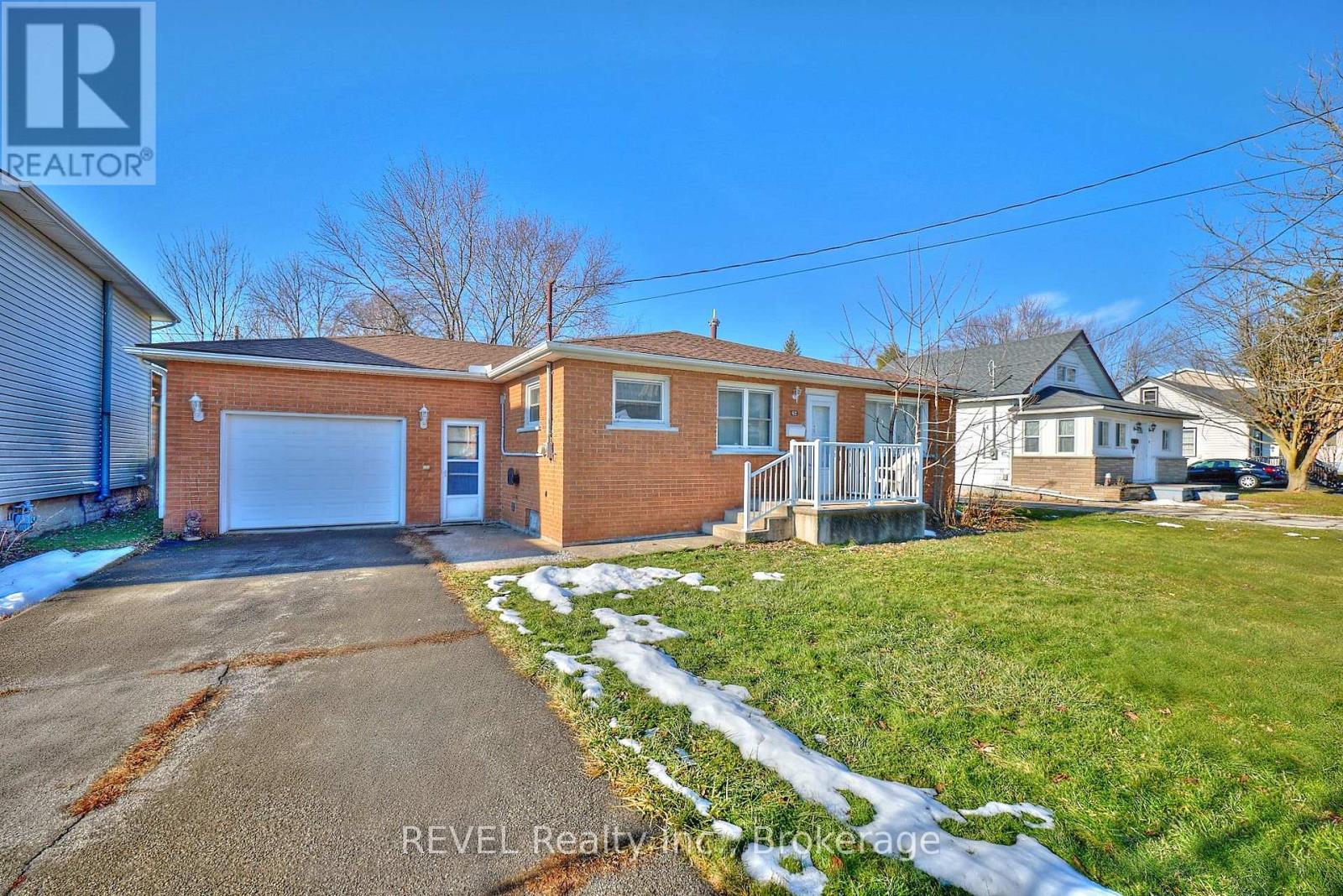63 Ridgeway Road, Fort Erie, Ontario  L0S 1B0 - Photo 3 - X12696452