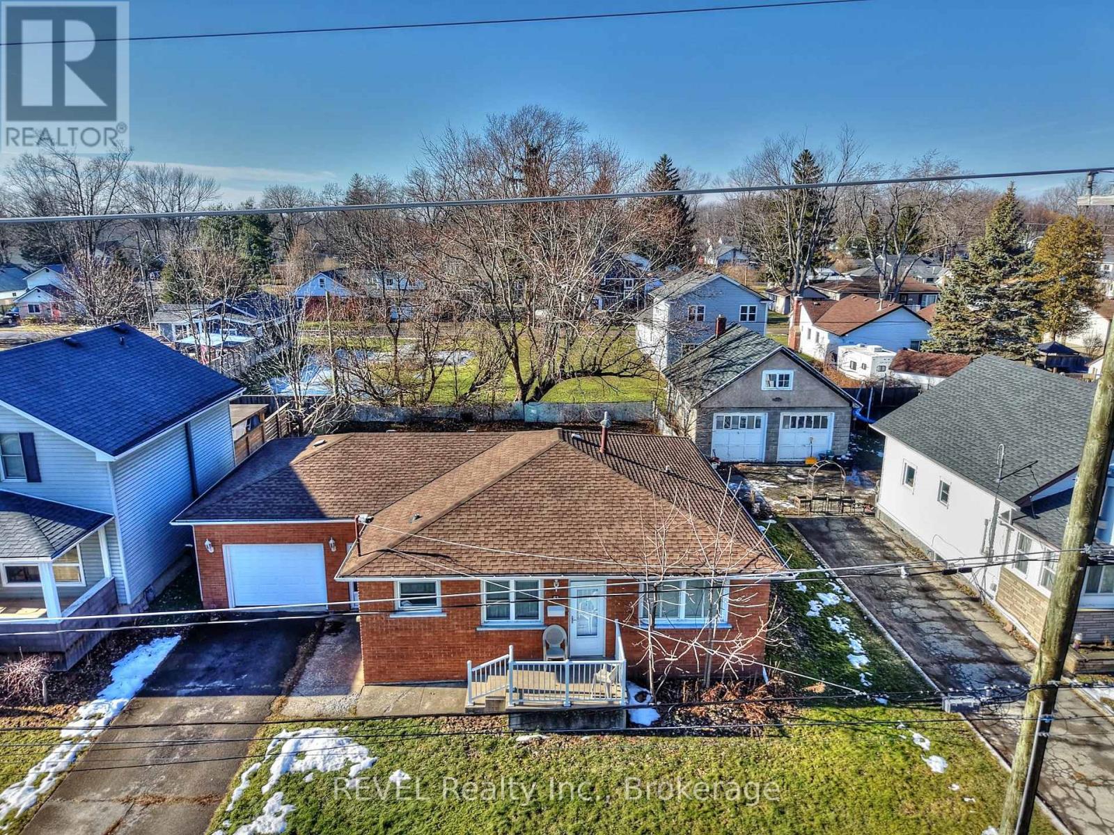 63 Ridgeway Road, Fort Erie, Ontario  L0S 1B0 - Photo 4 - X12696452