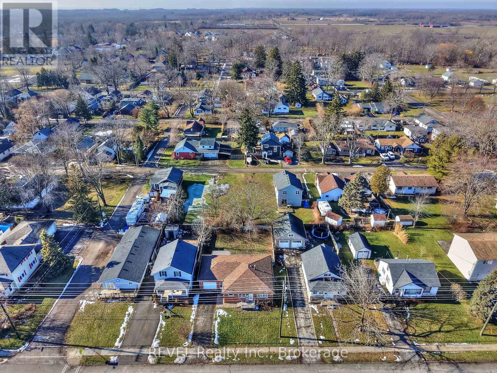 63 Ridgeway Road, Fort Erie, Ontario  L0S 1B0 - Photo 6 - X12696452