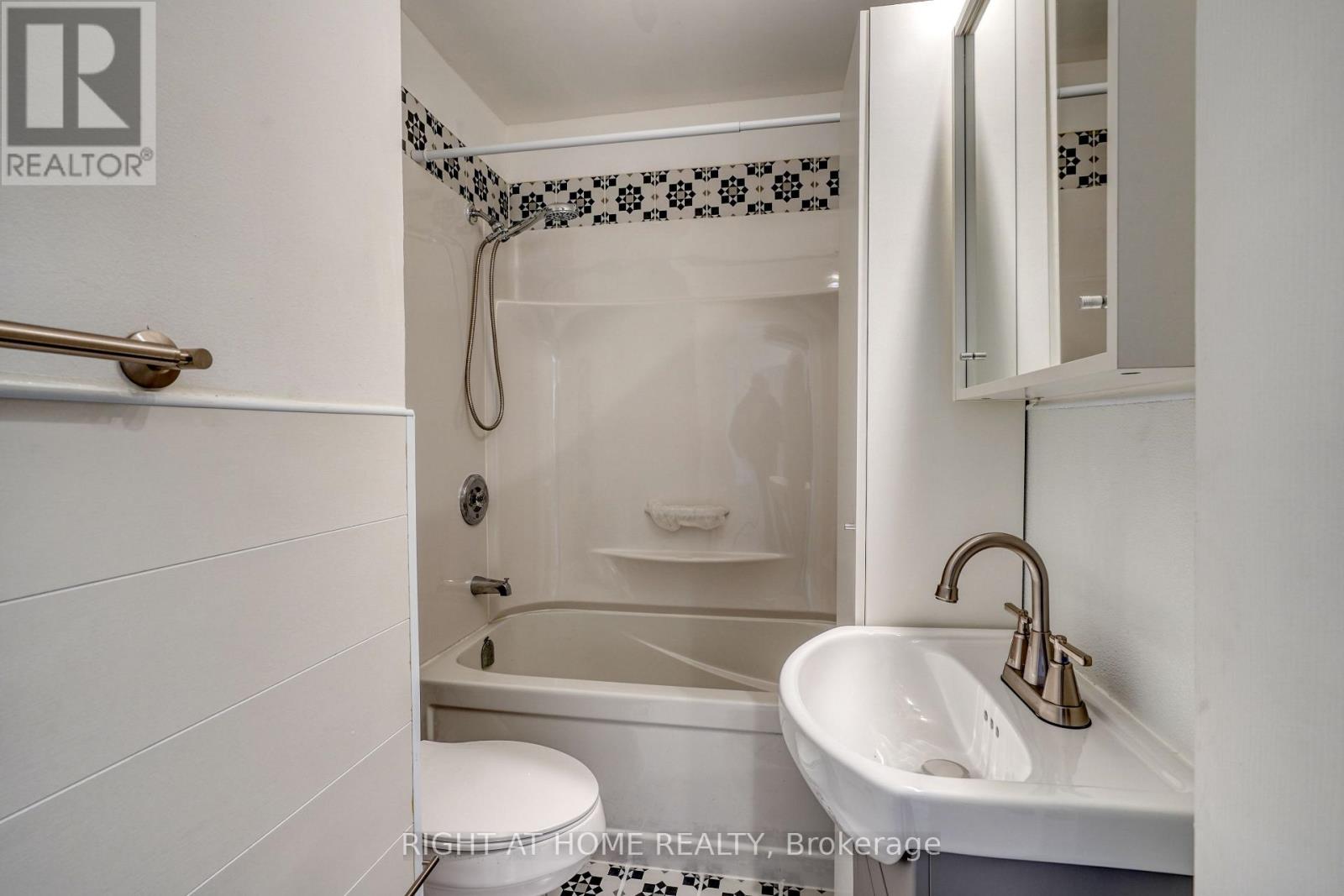 101 Sixteenth Street, Toronto, Ontario  M8V 3J9 - Photo 19 - W12696312