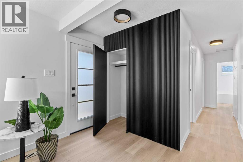 124 Gainsborough Drive Sw, Calgary, Alberta  T3E 4W9 - Photo 12 - A2266101