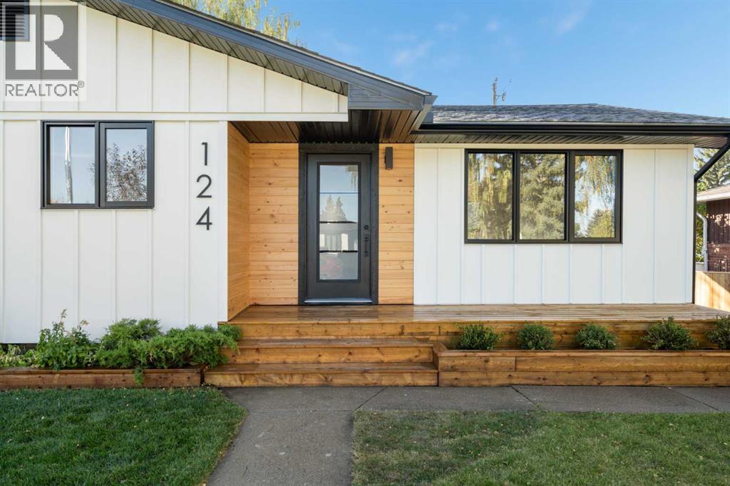 124 Gainsborough Drive Sw, Calgary, Alberta  T3E 4W9 - Photo 4 - A2266101