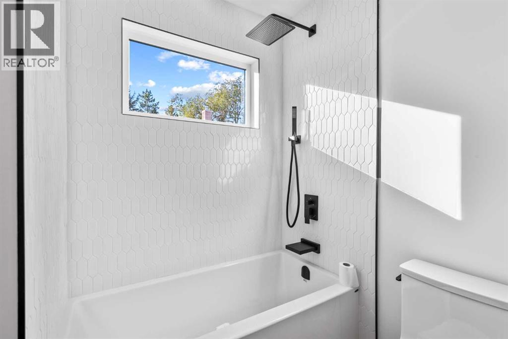 124 Gainsborough Drive Sw, Calgary, Alberta  T3E 4W9 - Photo 30 - A2266101