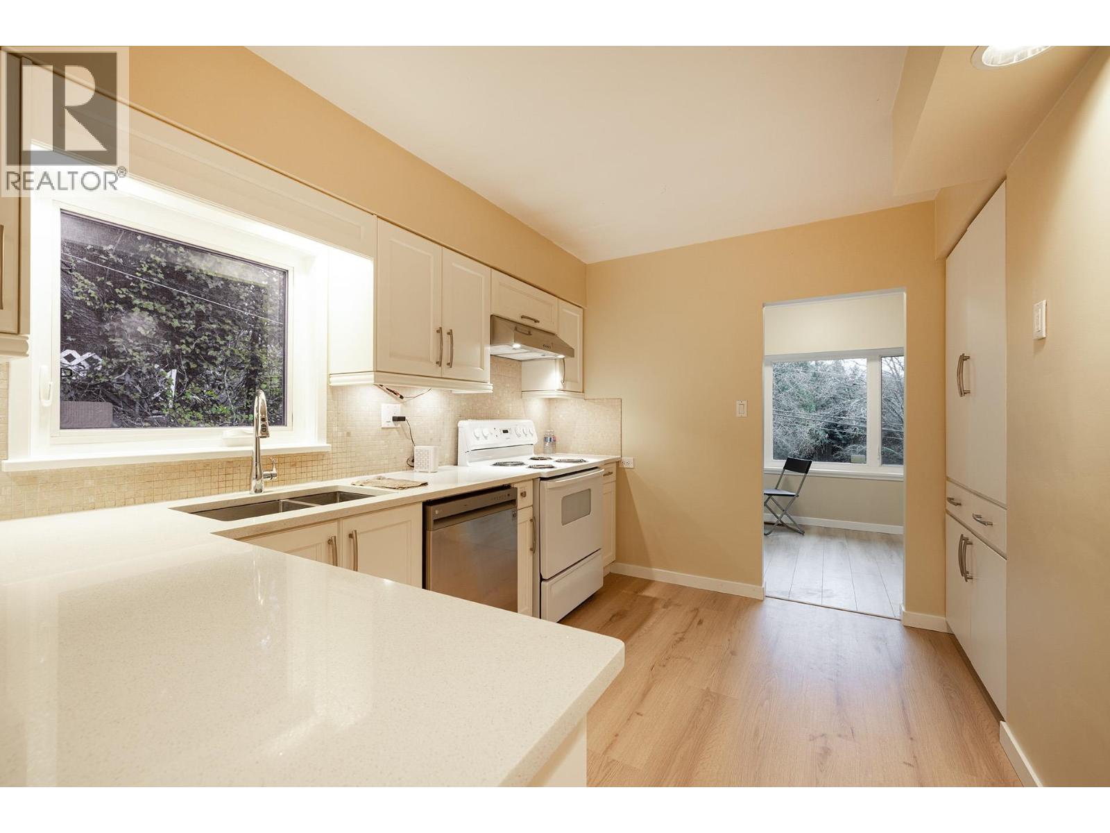 111 Bonnymuir Drive, West Vancouver, British Columbia  V7S 1L4 - Photo 6 - R3077440