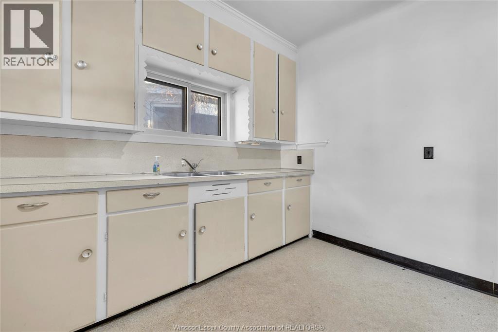 1970 Ottawa, Windsor, Ontario  N8Y 1R7 - Photo 10 - 26001133