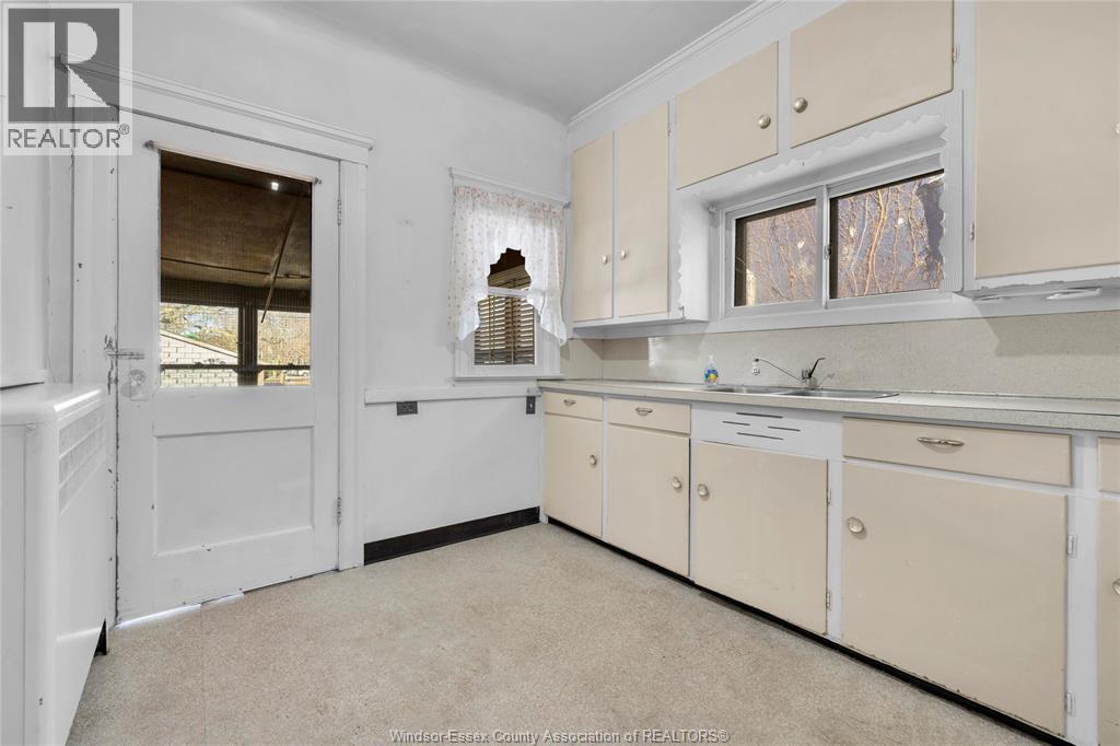 1970 Ottawa, Windsor, Ontario  N8Y 1R7 - Photo 11 - 26001133