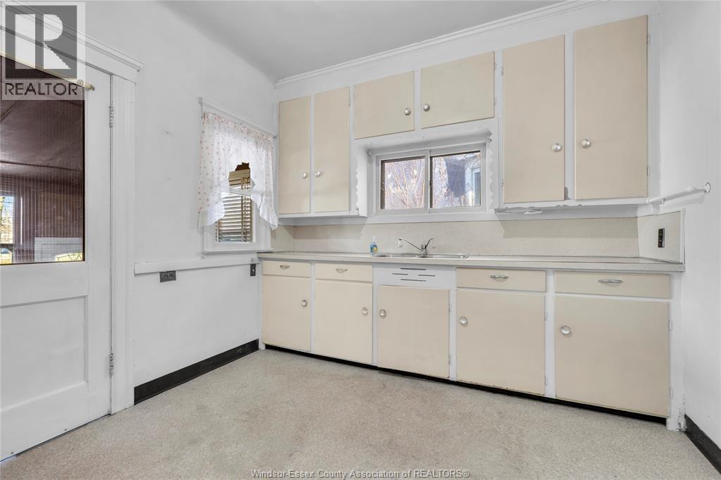 1970 Ottawa, Windsor, Ontario  N8Y 1R7 - Photo 12 - 26001133