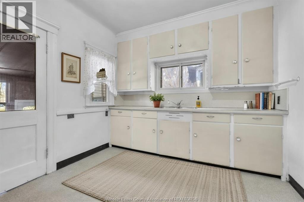 1970 Ottawa, Windsor, Ontario  N8Y 1R7 - Photo 13 - 26001133