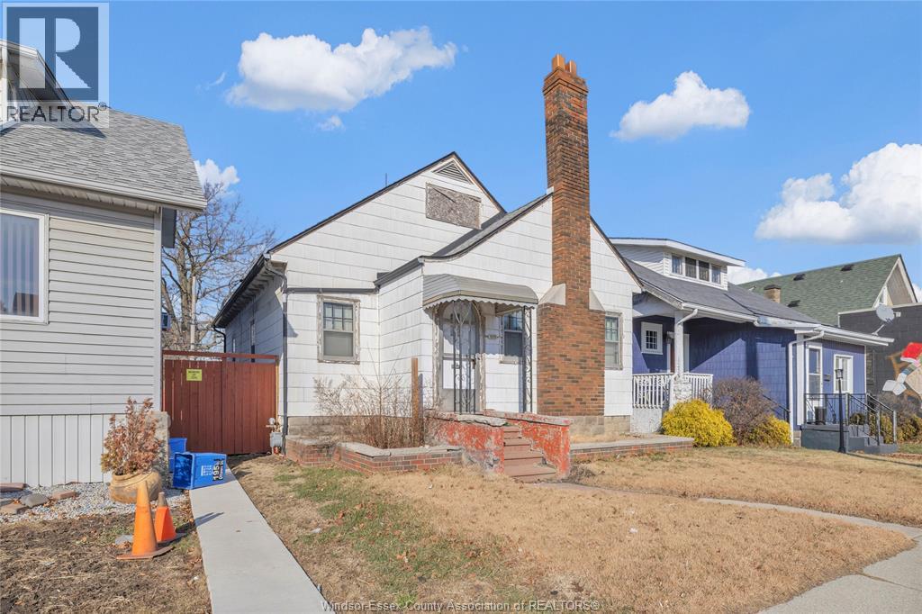 1970 Ottawa, Windsor, Ontario  N8Y 1R7 - Photo 2 - 26001133