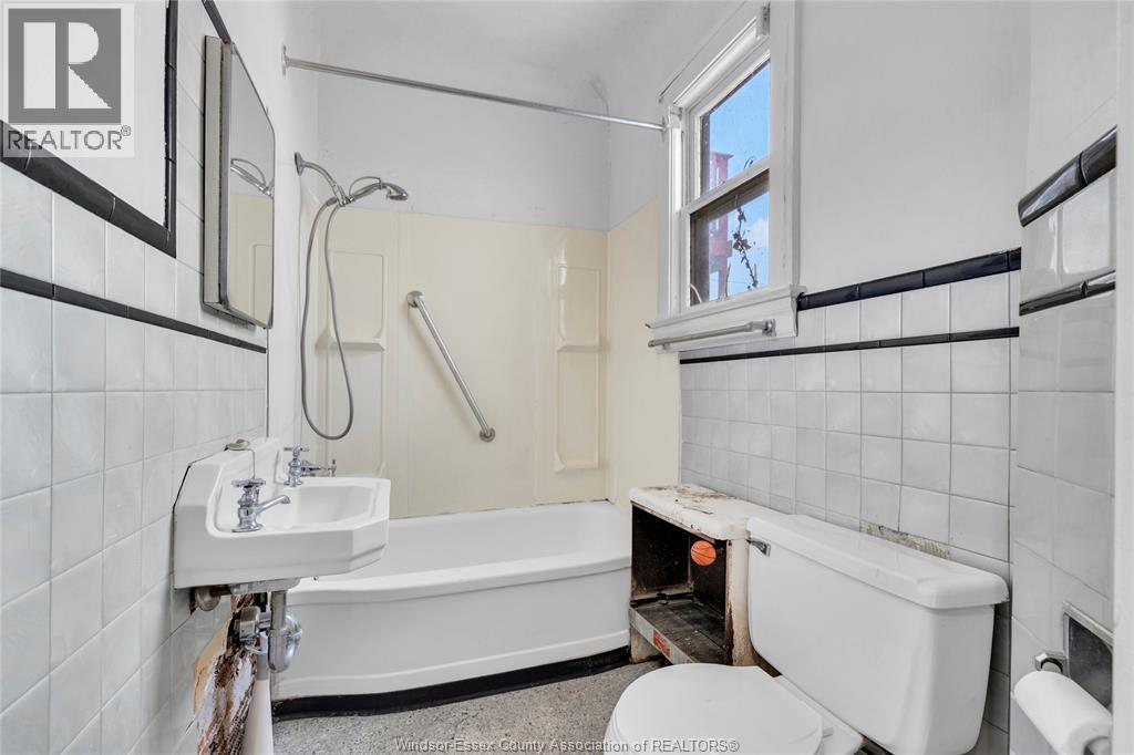 1970 Ottawa, Windsor, Ontario  N8Y 1R7 - Photo 20 - 26001133