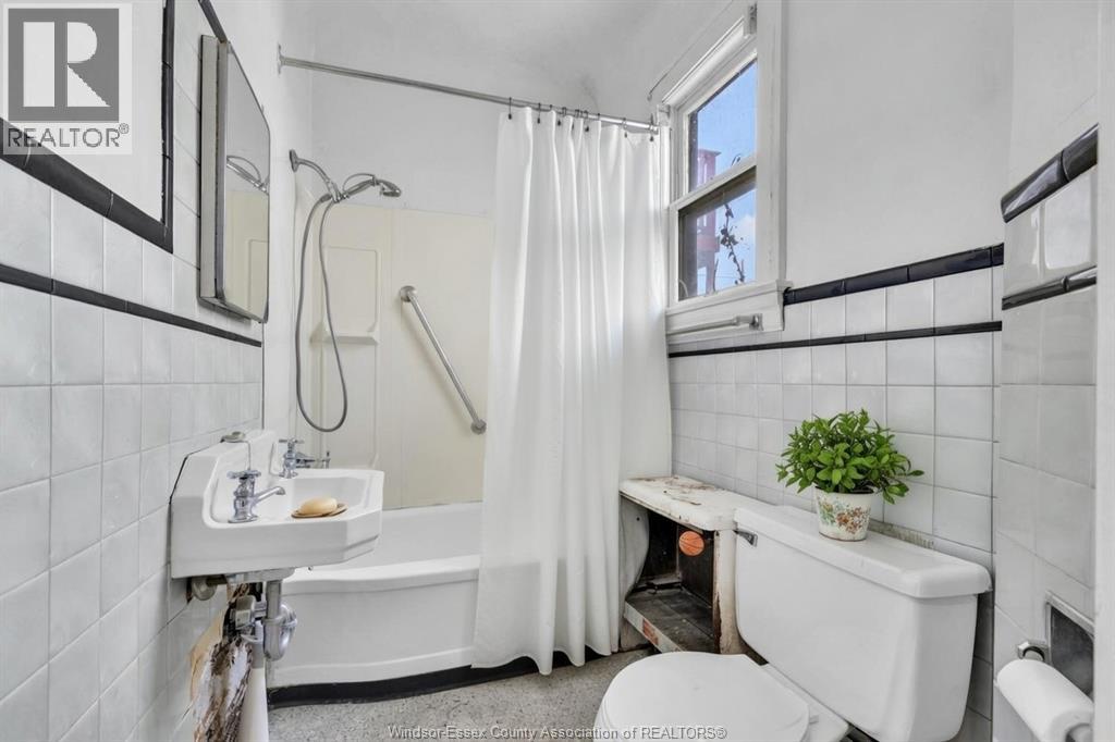 1970 Ottawa, Windsor, Ontario  N8Y 1R7 - Photo 21 - 26001133