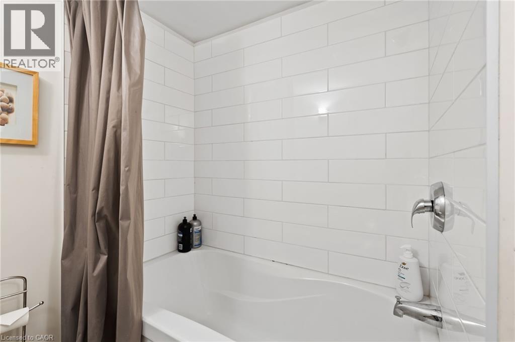 131 Glenwood Avenue, St. Catharines, Ontario  L2R 4C8 - Photo 5 - 40798030