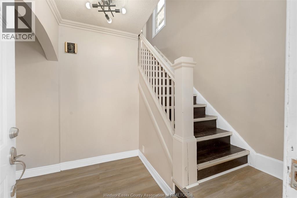 811 Elliott, Windsor, Ontario  N9A 3J6 - Photo 9 - 26001051