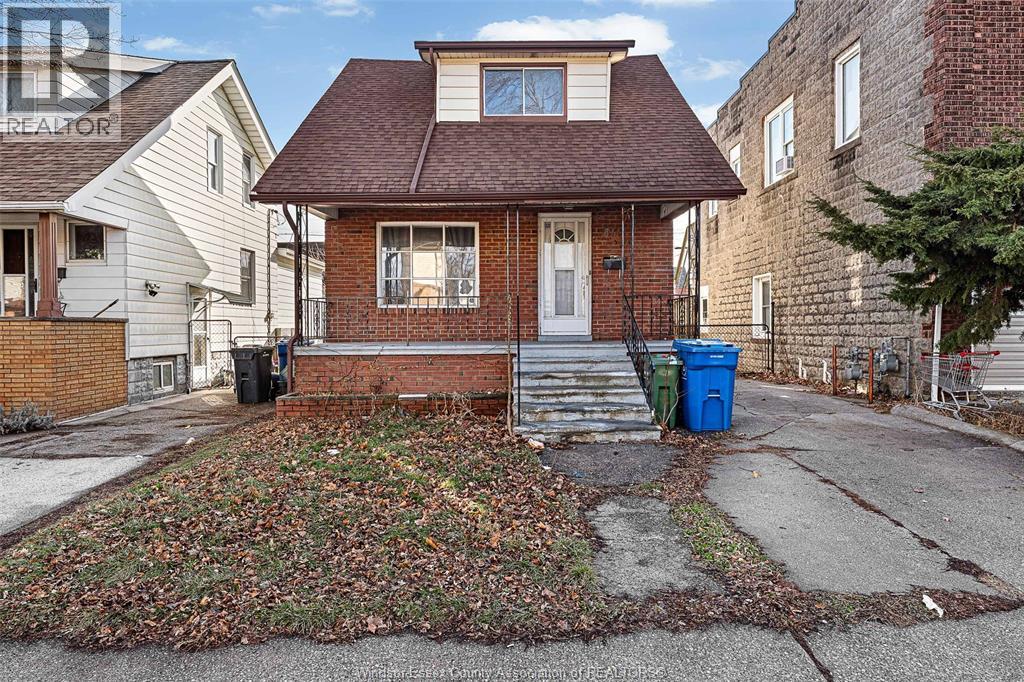 811 Elliott, Windsor, Ontario  N9A 3J6 - Photo 2 - 26001051