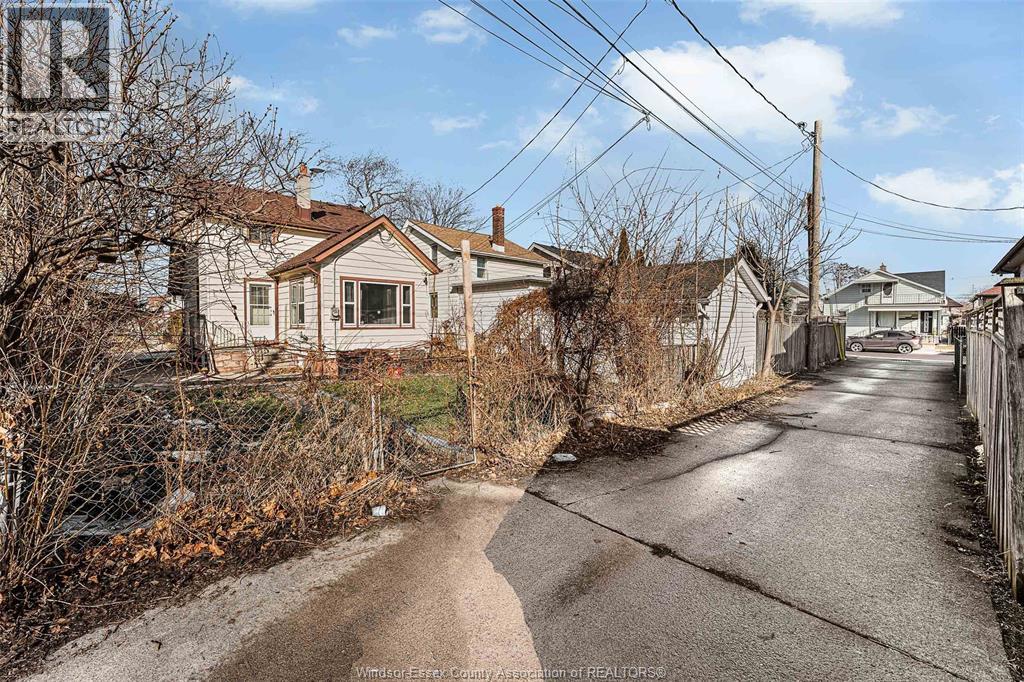 811 Elliott, Windsor, Ontario  N9A 3J6 - Photo 8 - 26001051