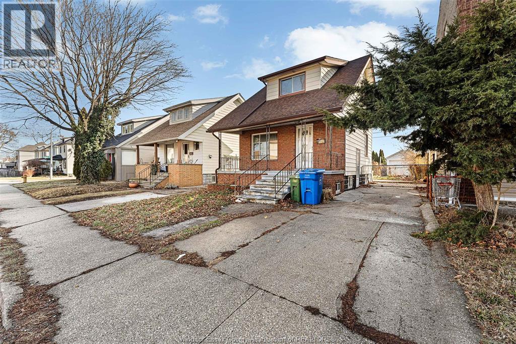 811 Elliott, Windsor, Ontario  N9A 3J6 - Photo 1 - 26001051