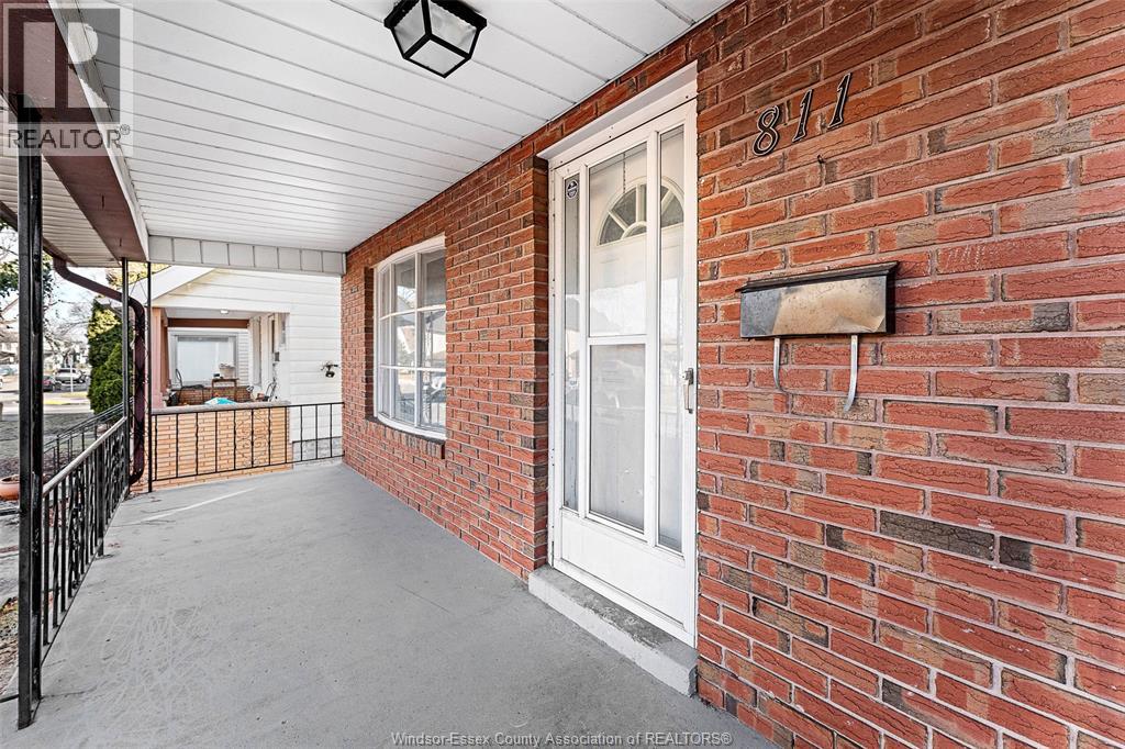 811 Elliott, Windsor, Ontario  N9A 3J6 - Photo 4 - 26001051