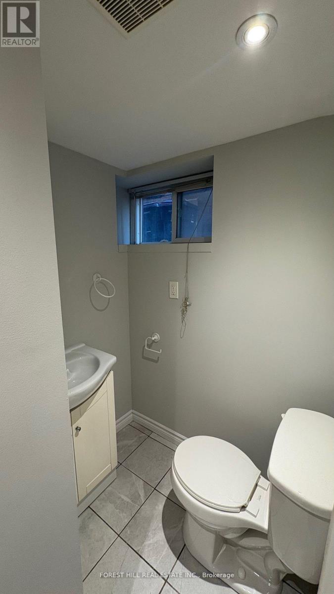 B - 8 Poplar Plains Crescent, Toronto, Ontario  M4V 1E8 - Photo 5 - C12696440