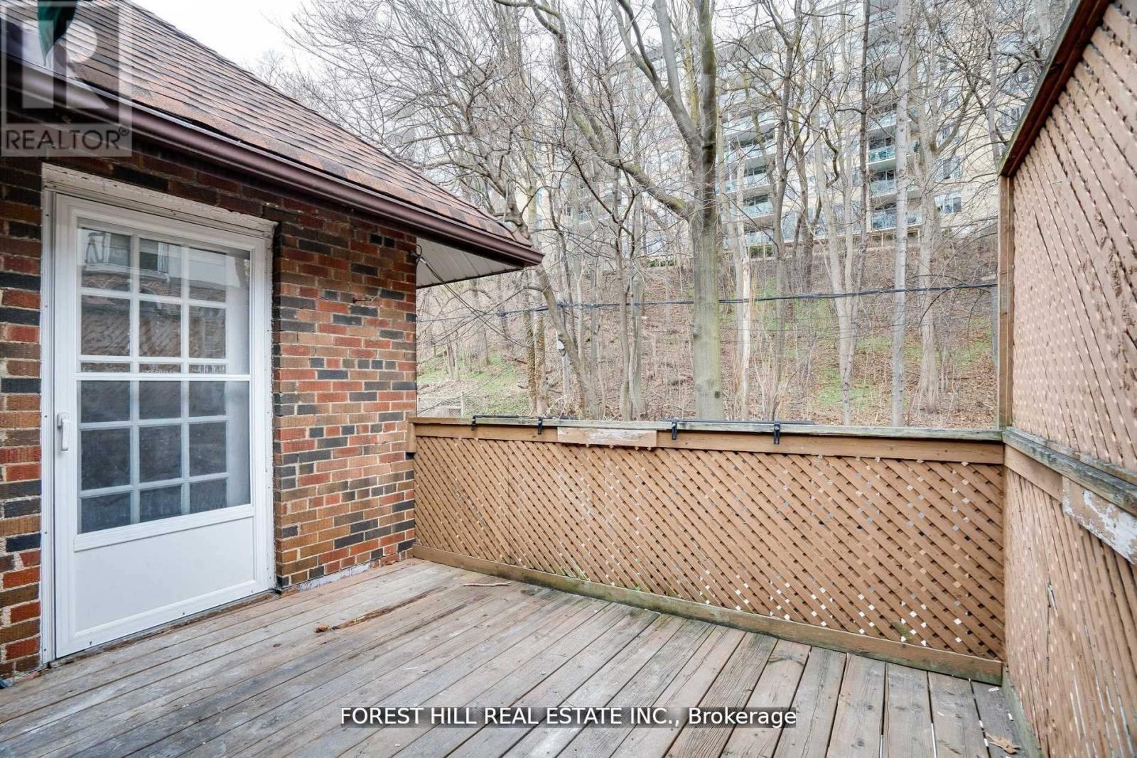 Upper - 8 Poplar Plains Crescent, Toronto, Ontario  M4V 1E8 - Photo 27 - C12696444