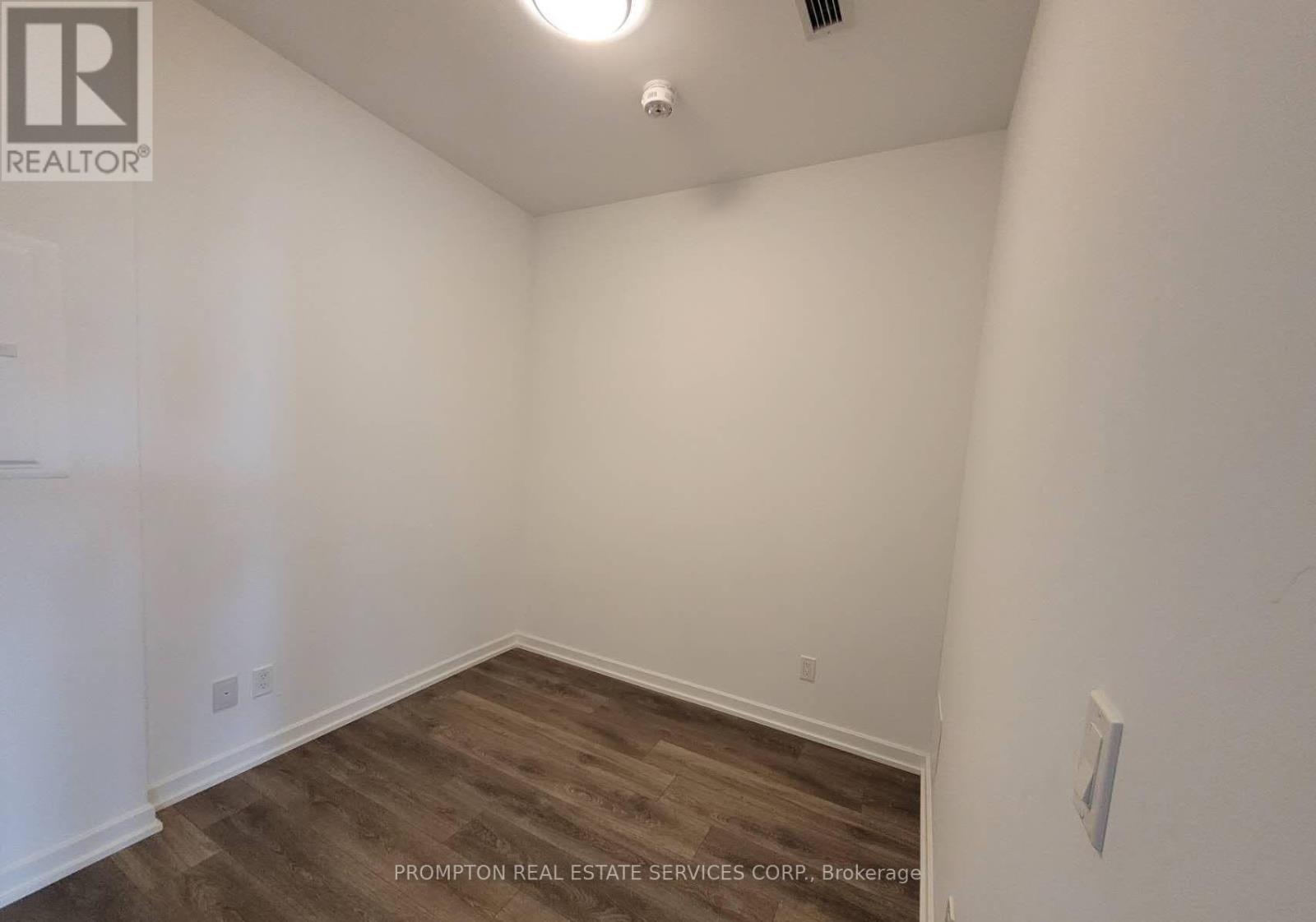 215 - 36 Forest Manor Road, Toronto, Ontario  M2J 1M5 - Photo 4 - C12696456