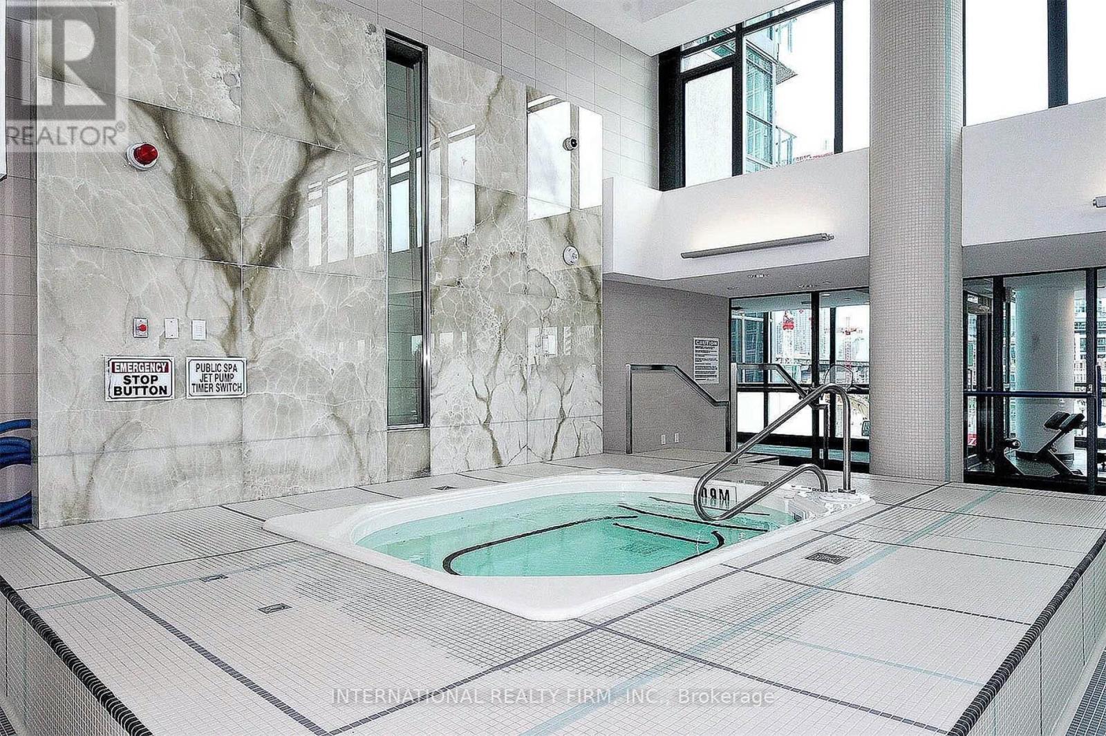 1112 - 215 Fort York Boulevard, Toronto, Ontario  M5V 4A2 - Photo 22 - C12696548