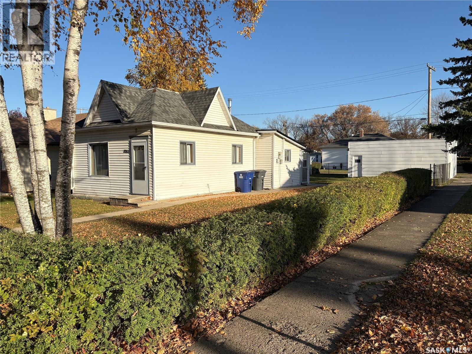 2002 3rd Street, Rosthern, Saskatchewan  S0K 3R0 - Photo 2 - SK026823