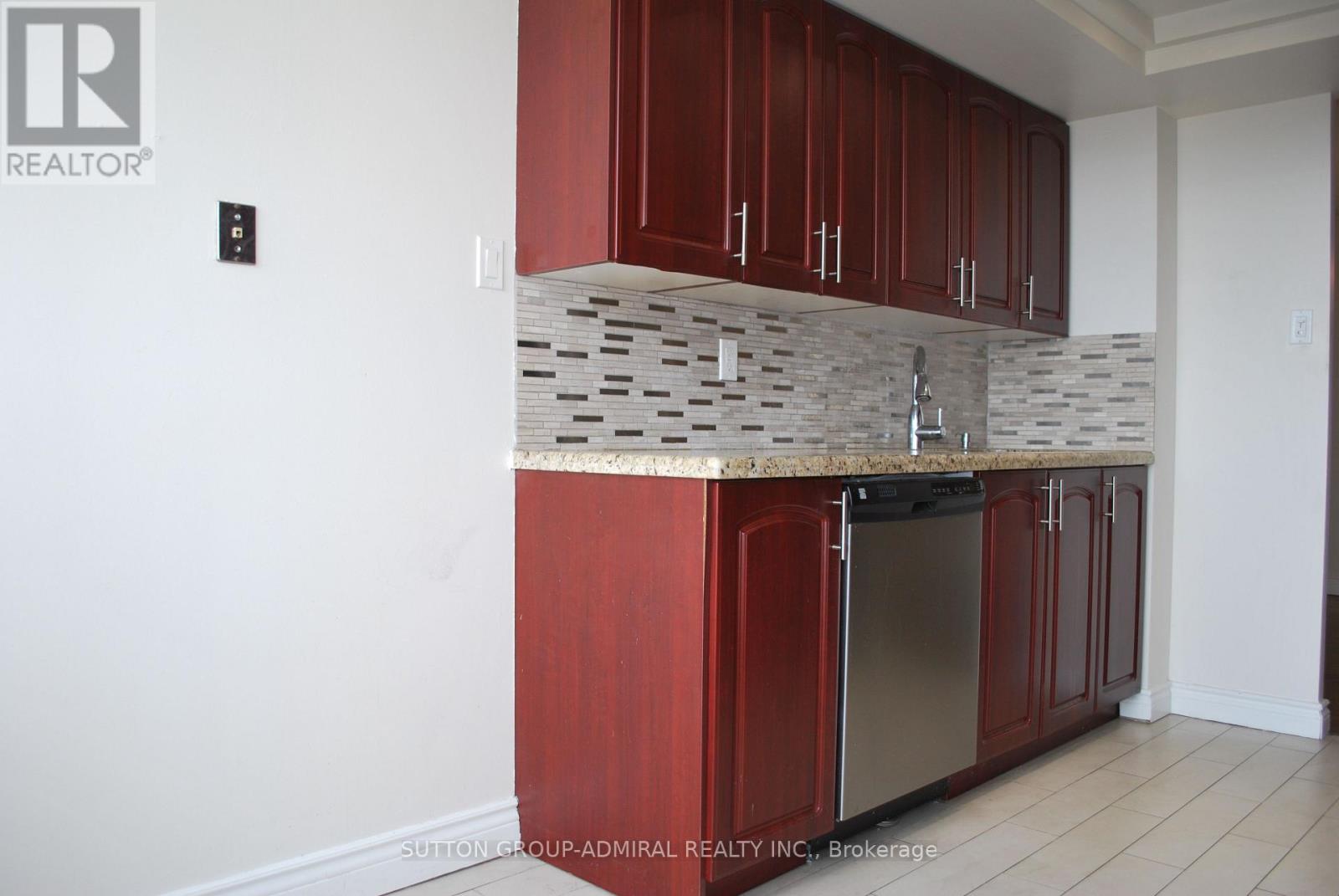 1109 - 7440 Bathurst Street, Vaughan, Ontario  L4J 7K8 - Photo 17 - N12696532