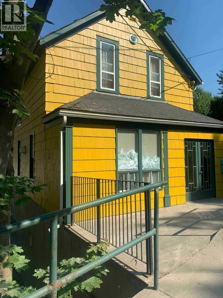 915 Front Street, nelson, British Columbia