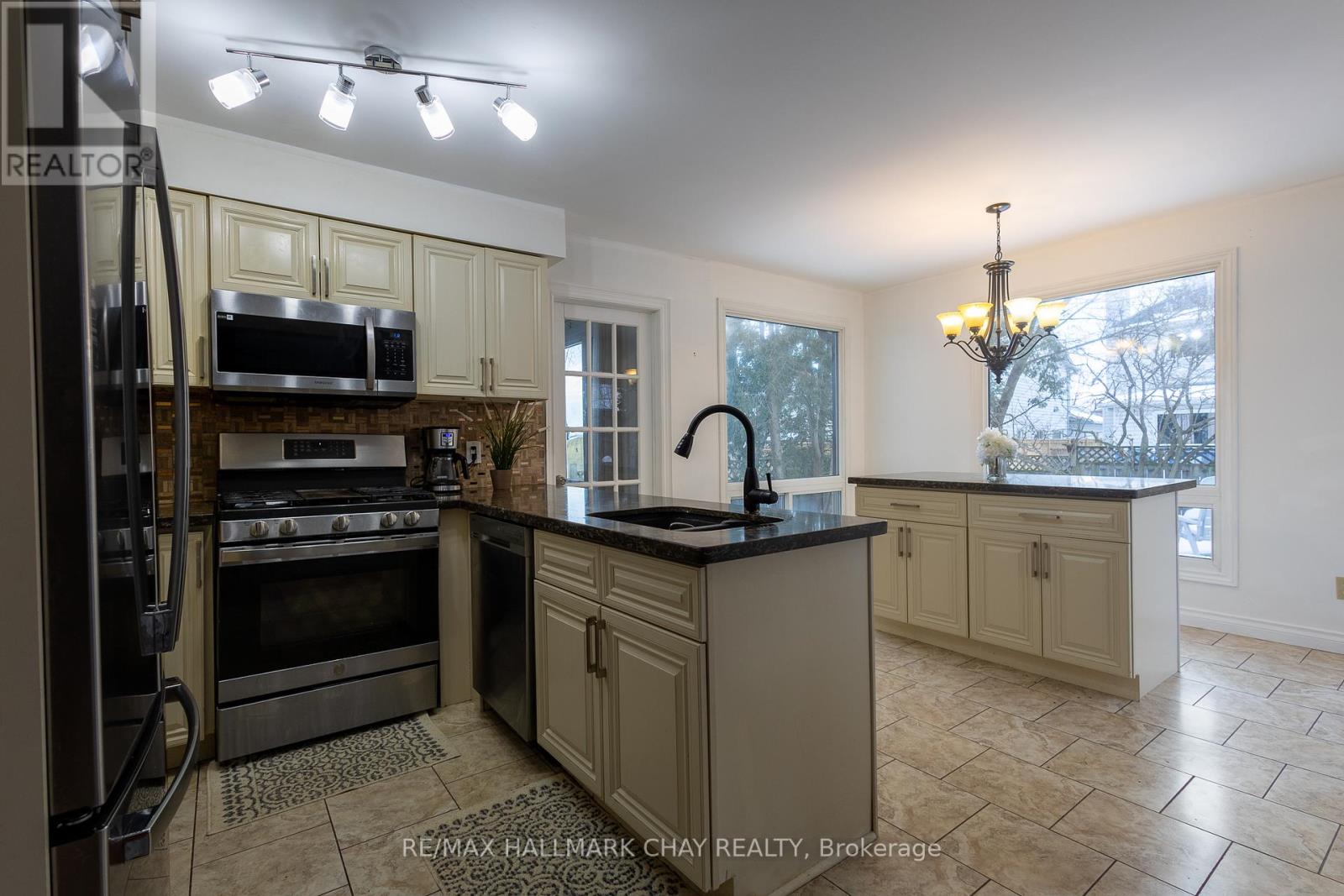 26 Orwell Crescent, Barrie, Ontario  L4N 6M6 - Photo 10 - S12696392