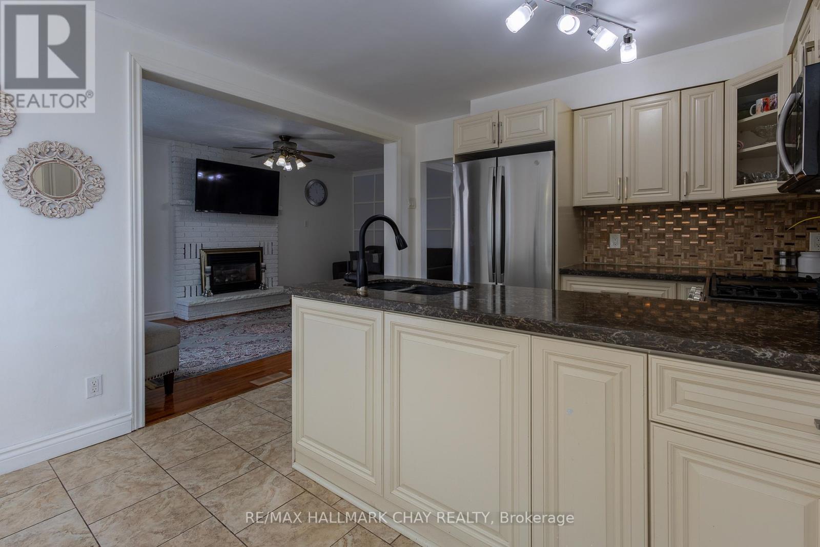 26 Orwell Crescent, Barrie, Ontario  L4N 6M6 - Photo 11 - S12696392