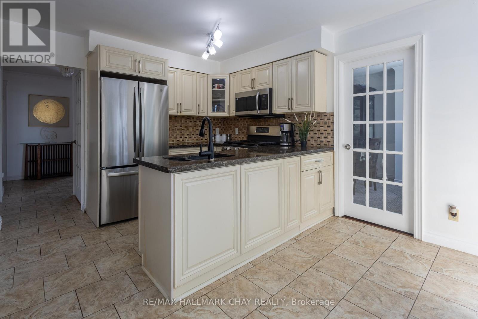 26 Orwell Crescent, Barrie, Ontario  L4N 6M6 - Photo 9 - S12696392