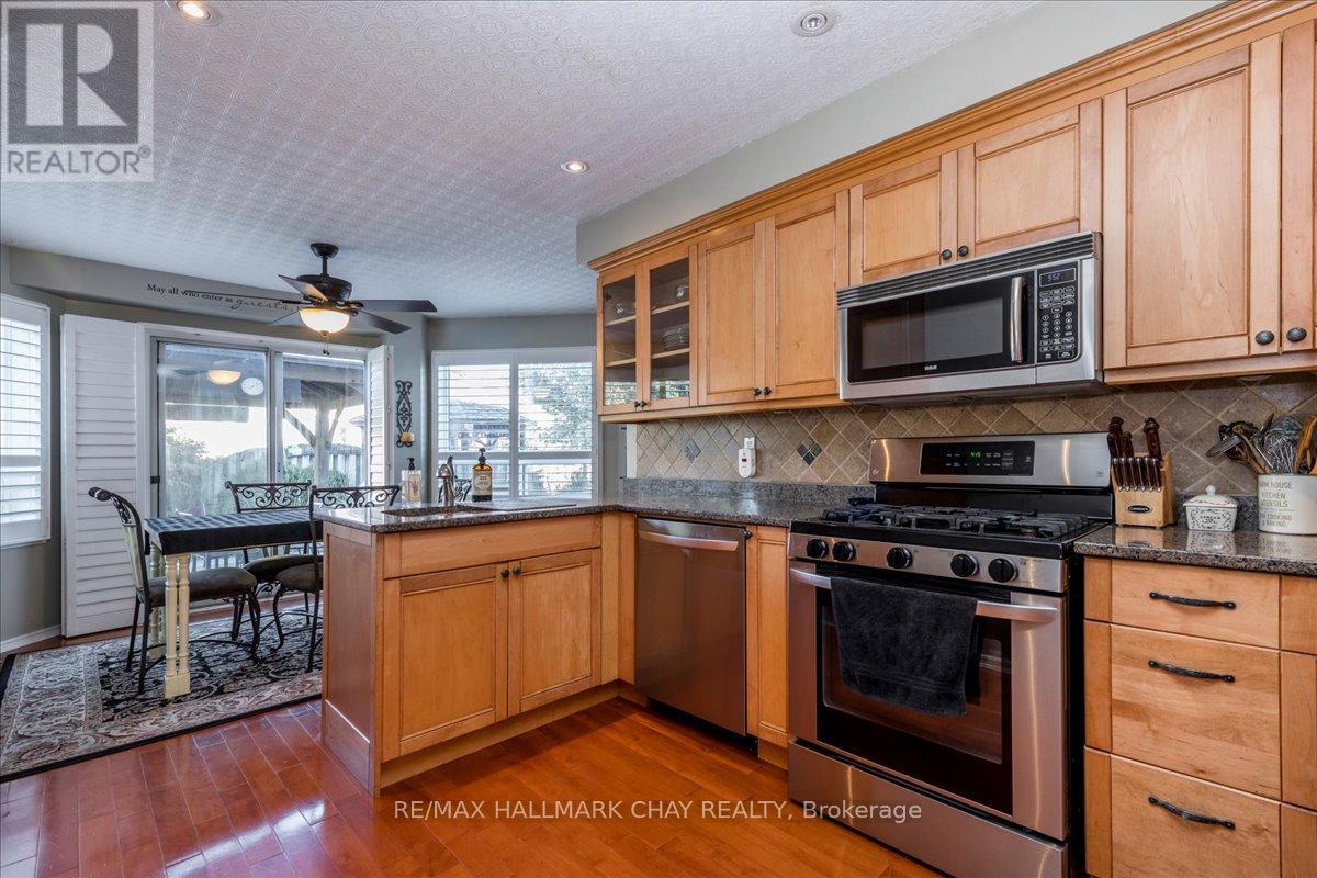 21 Barwick Drive, Barrie, Ontario  L4N 6Z7 - Photo 3 - S12696462