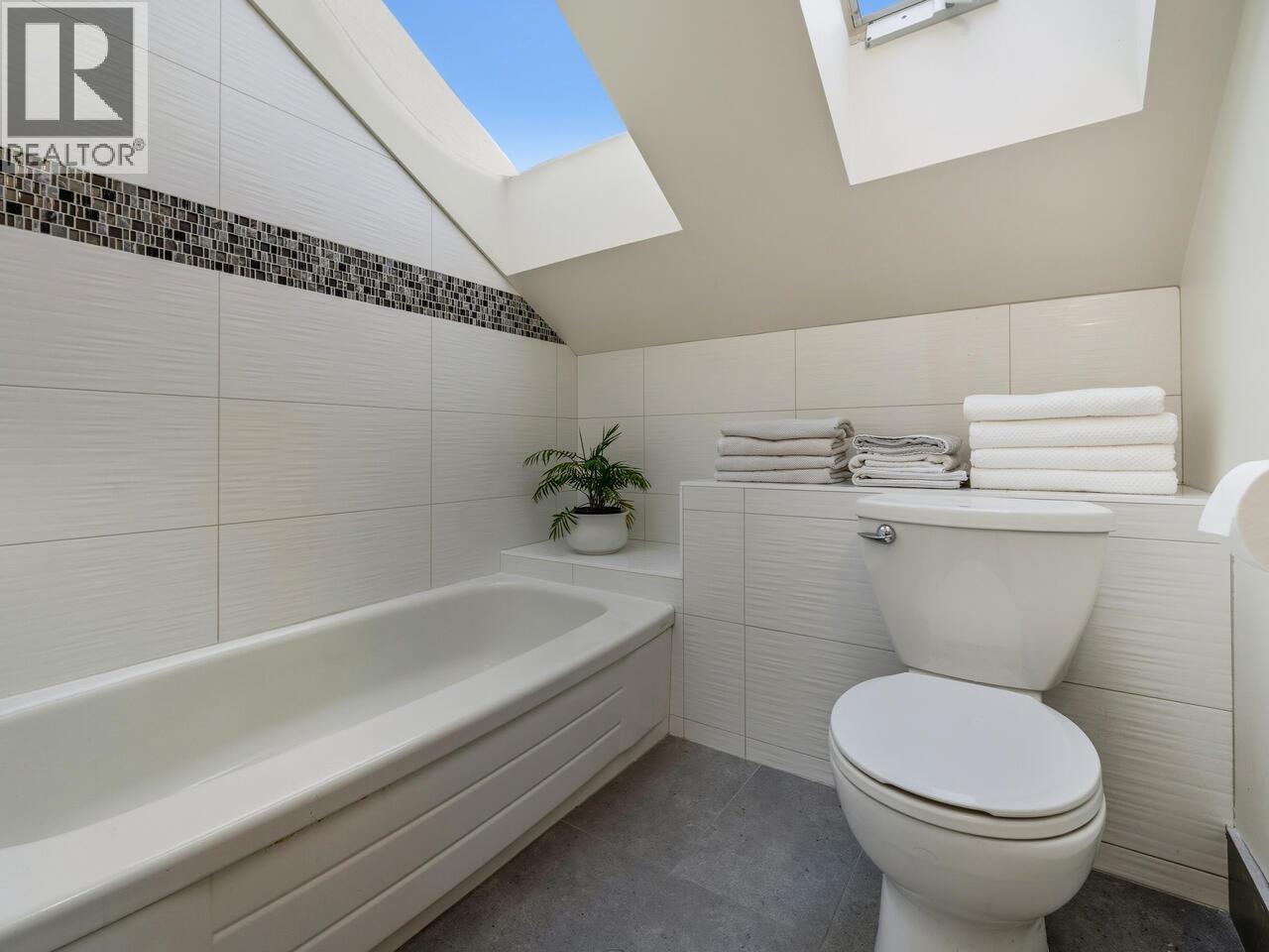 8616 Saffron Place, Burnaby, British Columbia  V5A 4H9 - Photo 14 - R3079444