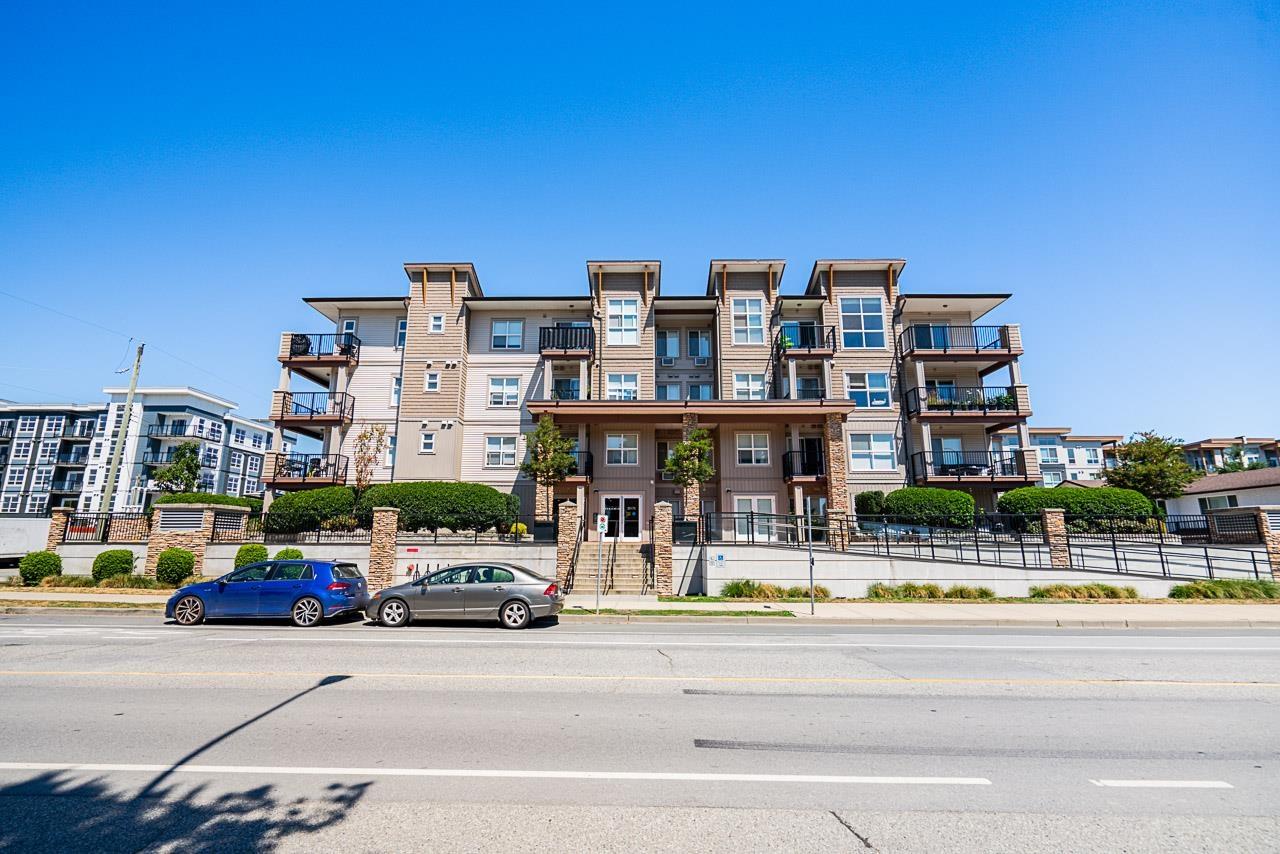 Welcome to your new home at The Benjamin in Langley City! This 773 sqft ground-level, west-facing unit is ideal for pet owners - with no size or weight restrictions for dogs. Inside, you'll find durable laminate flooring and a bright, open-concept living space. The kitchen features quartz countertops and stainless steel appliances, perfect for those who love to cook. The spacious primary bedroom includes a walk-in closet, a private ensuite bathroom and air conditioning. Enjoy the convenience of in-suite storage and laundry, and step out onto your private patio - great for morning coffee or letting the dog out with ease. (id:48254)