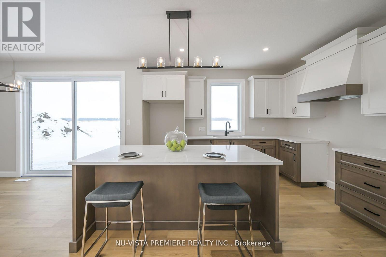 162 Watts Drive, Lucan Biddulph, Ontario  N0M 2J0 - Photo 7 - X12696790