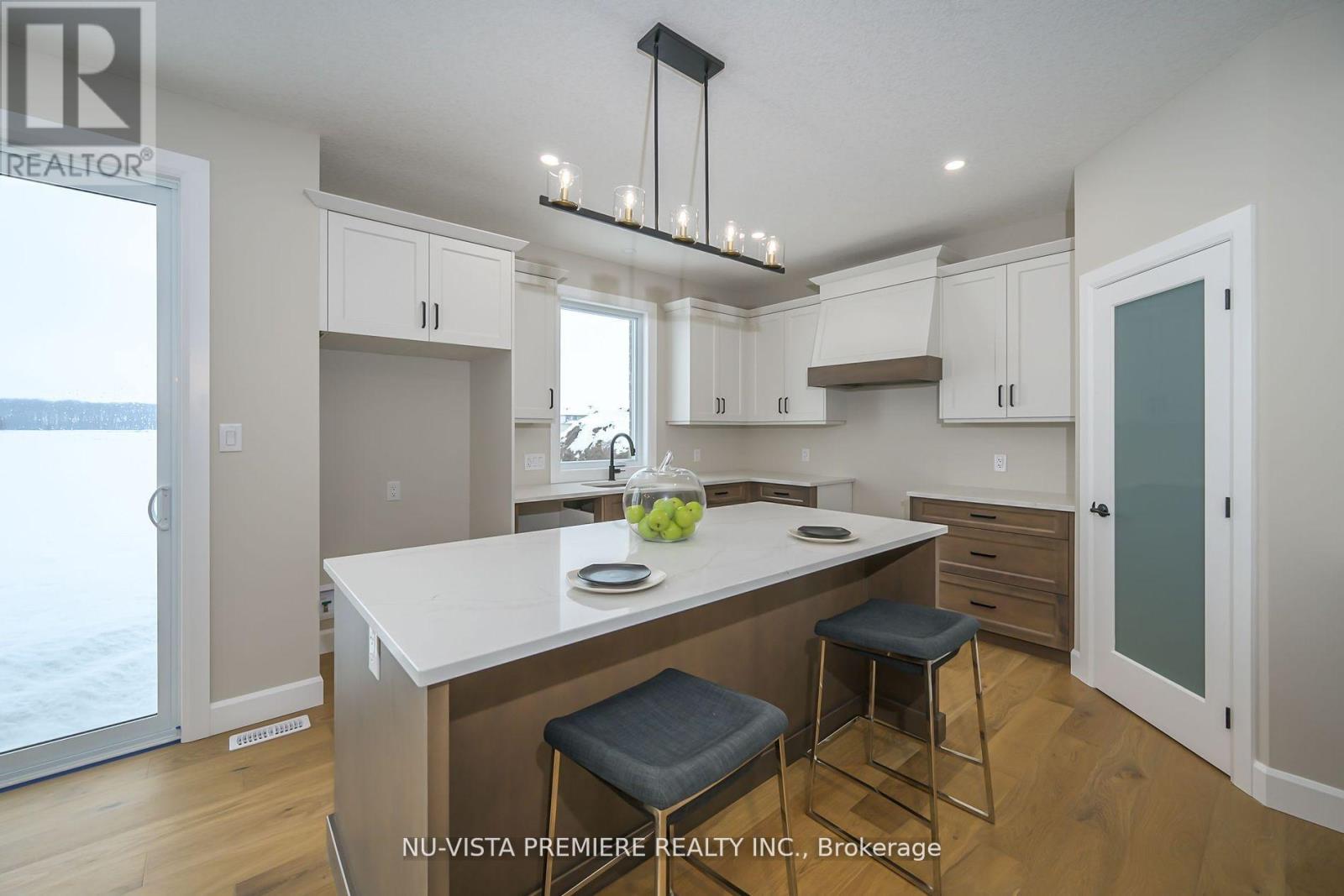 162 Watts Drive, Lucan Biddulph, Ontario  N0M 2J0 - Photo 8 - X12696790