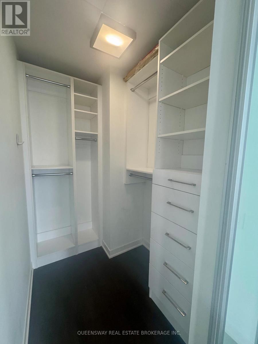 90 Parklawn Road, Toronto, Ontario  M8Y 0B6 - Photo 10 - W12696394