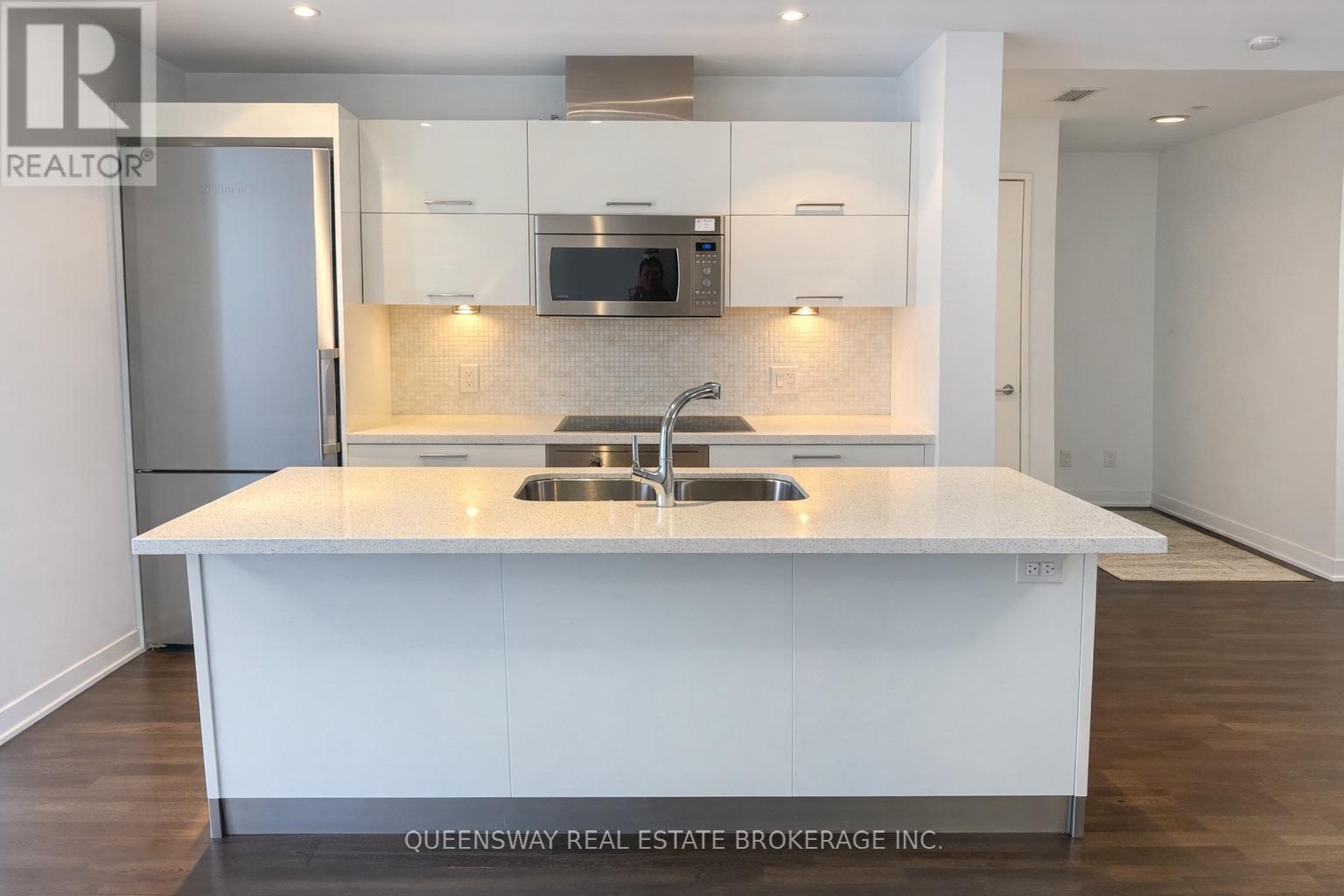 90 Parklawn Road, Toronto, Ontario  M8Y 0B6 - Photo 2 - W12696394